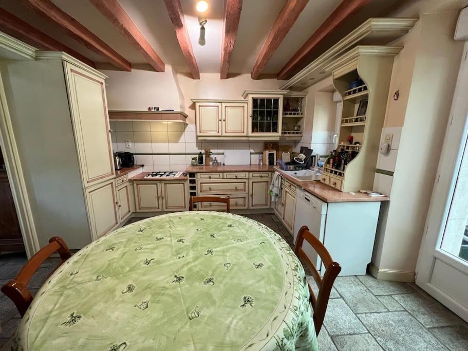 Le Cabaret Paisible Avec Piscine Villa Montierchaume ภายนอก รูปภาพ