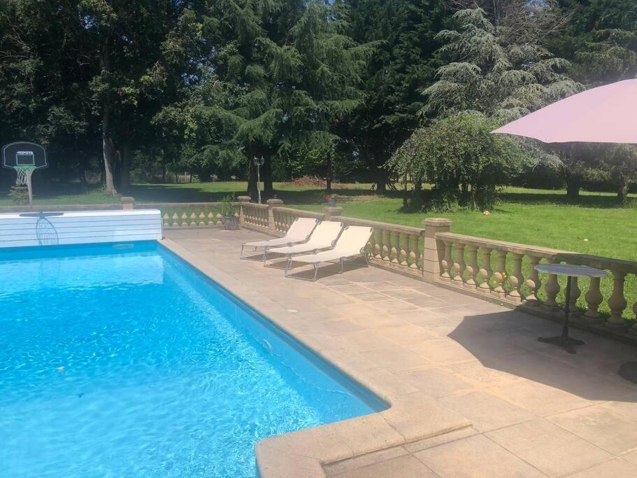 Le Cabaret Paisible Avec Piscine Villa Montierchaume ภายนอก รูปภาพ