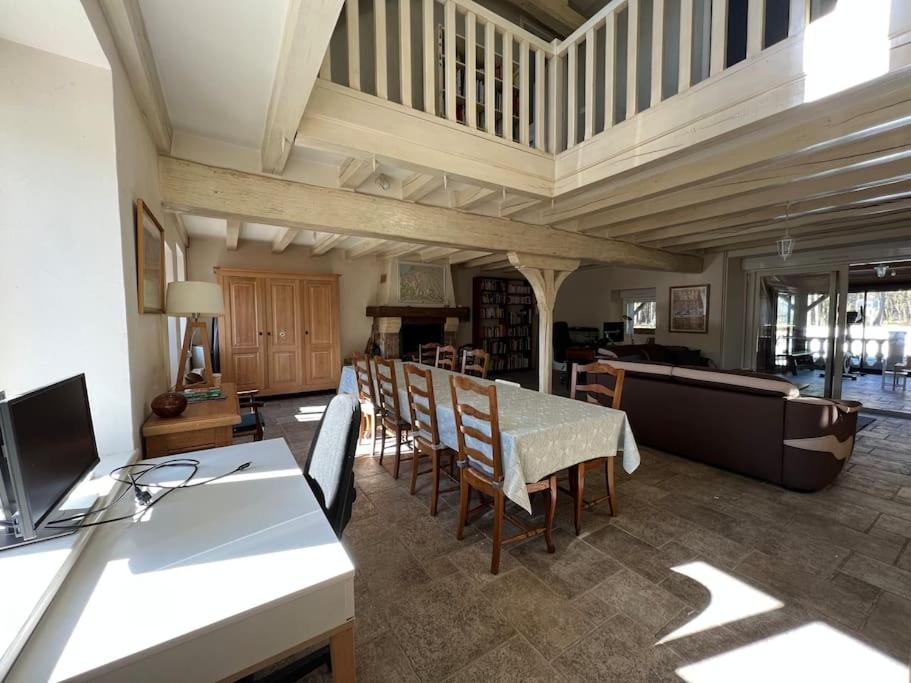 Le Cabaret Paisible Avec Piscine Villa Montierchaume ภายนอก รูปภาพ